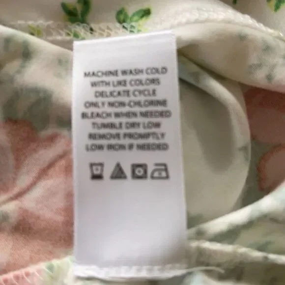 Pioneer Woman Set of 2 long Sleeve V Neck T Shirts Vintage & Burgundy Floral NEW - Picture 4 of 4